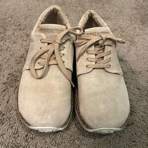 Tan Birkenstock sneakers. Size 37 (7). Only worn a few times. Great condition.